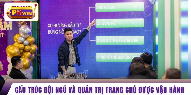Cấu trúc đội ngũ và quản trị trang chủ được vận hành 